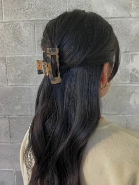 27 Calista Medium Hair Clip