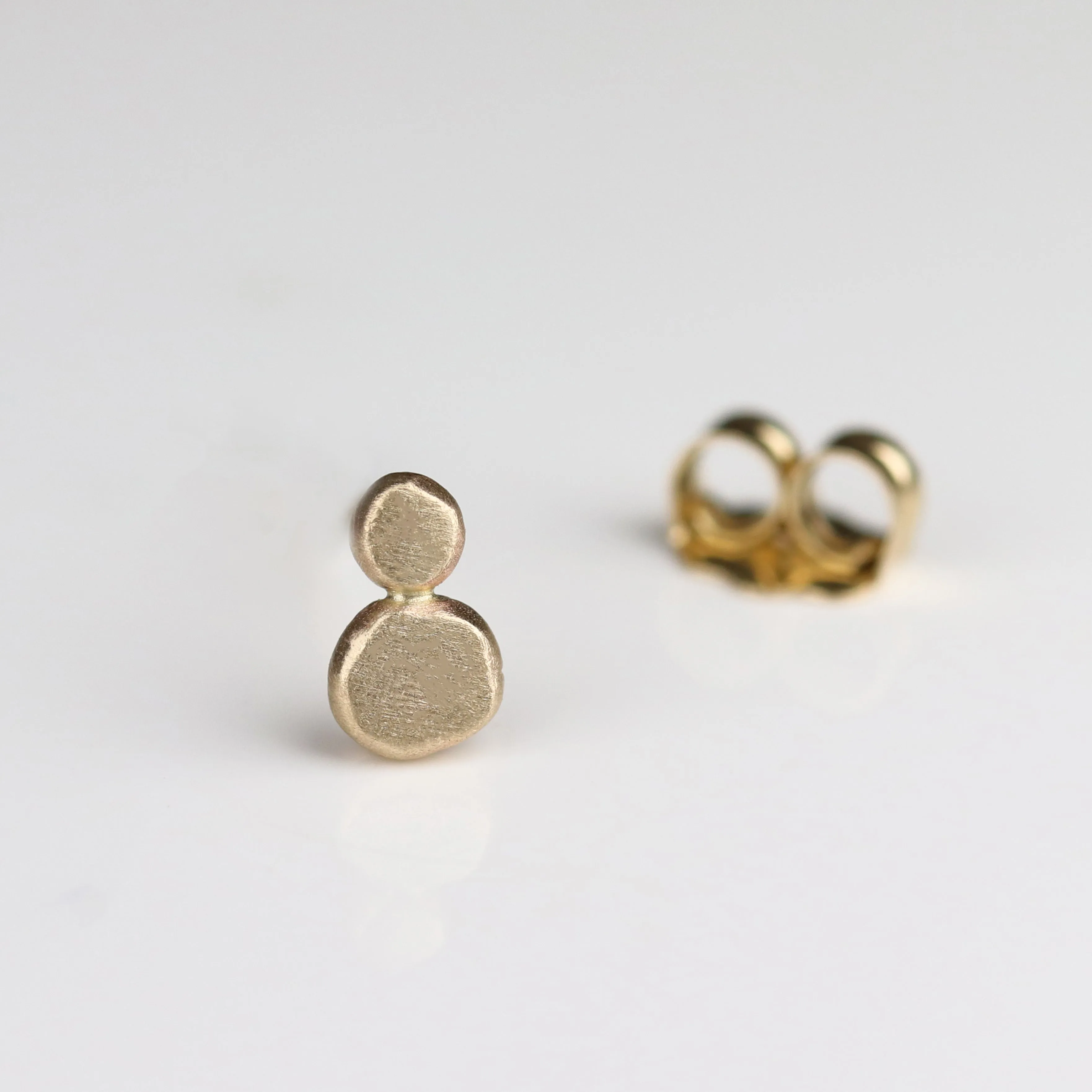 Solo Gold Stud Earring