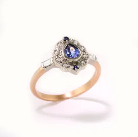 Two Tone Ribbon Frame Sapphire Ring