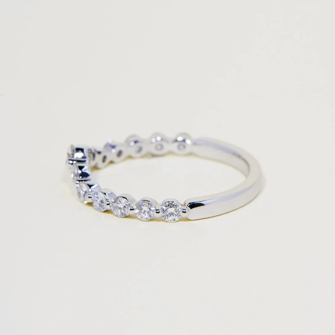 Vera | Floating Round Brilliant Cut Curved Diamond Ring